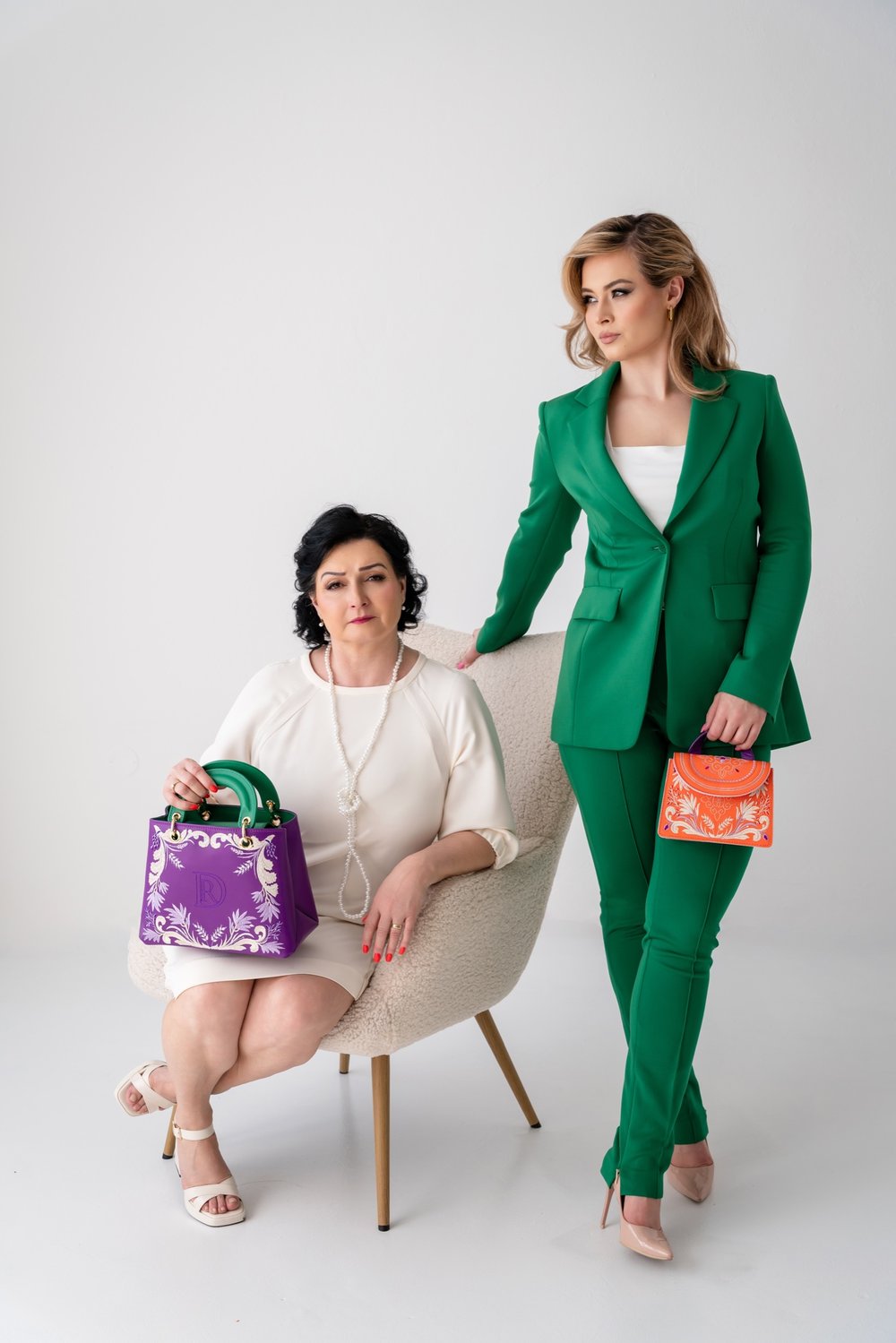 Lisa a Khloe Rio: fialová a oranžová