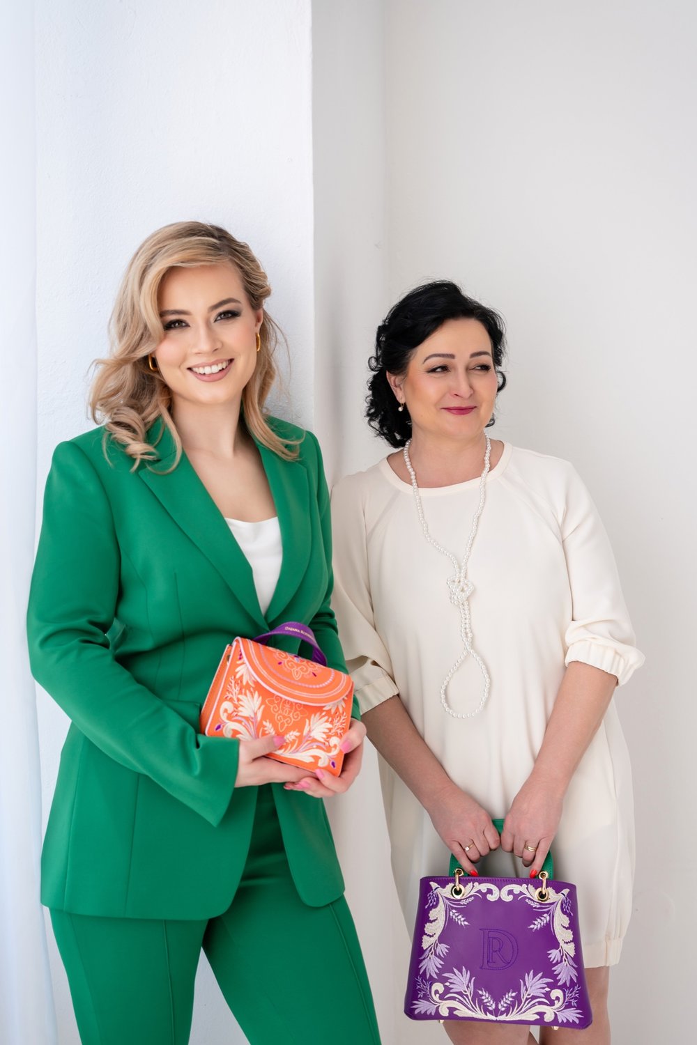 Lisa a Khloe Rio: fialová a oranžová