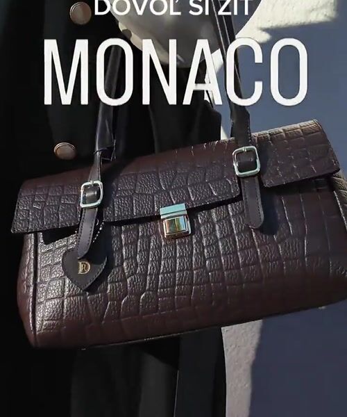 Grace Monaco k džínsom a trenčkotu