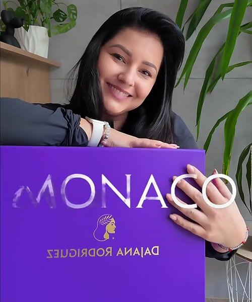 Rozbaľovanie Grace Monaco s cardholderom a príveskom