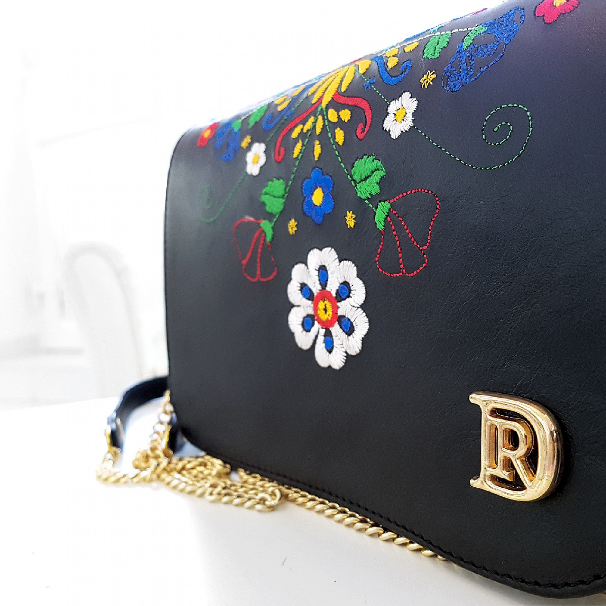 LÝDIA "ČIERNA-FOLK"