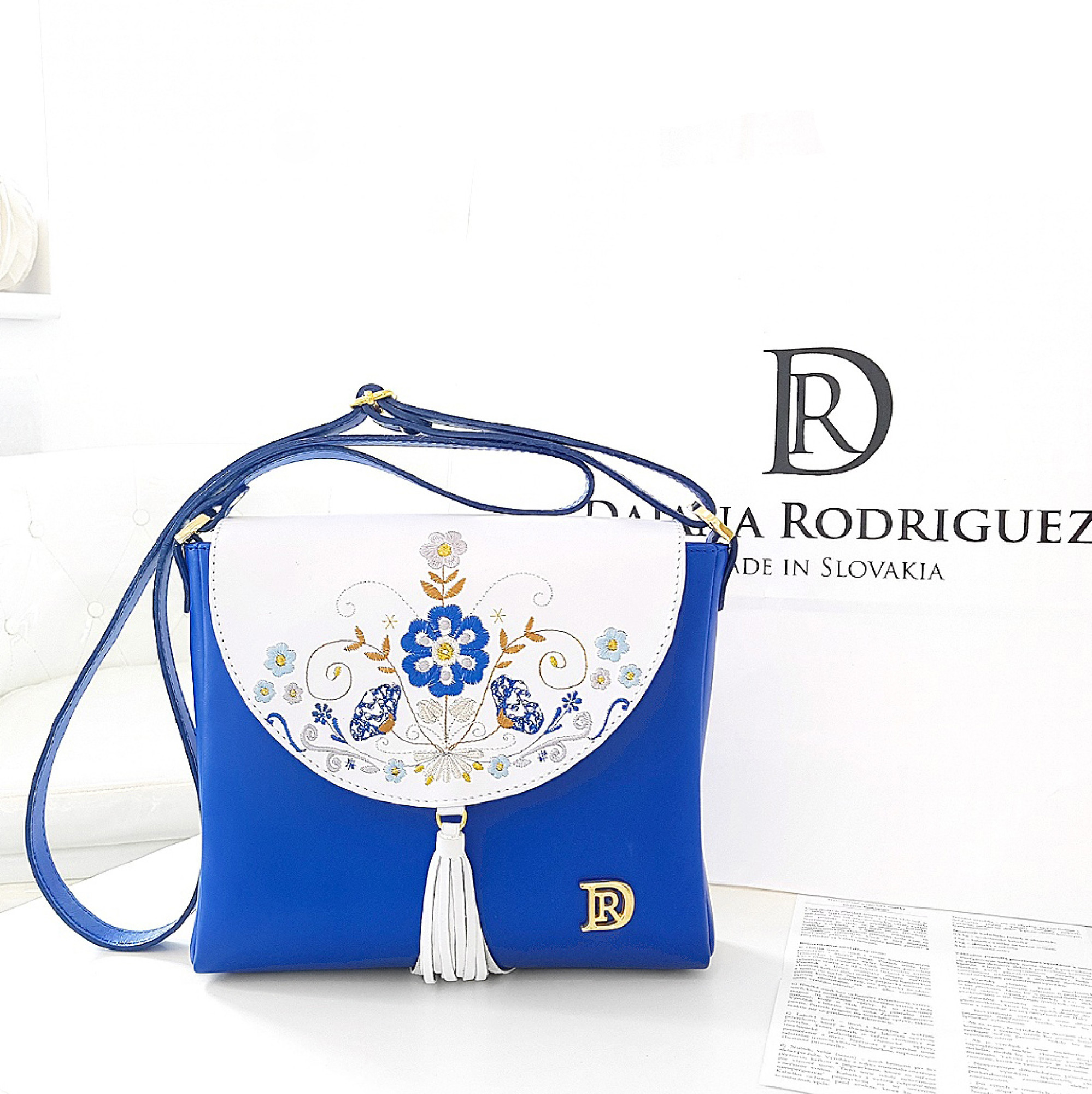 SURI FOLK "KRÁĽOVSKÁ MODRÁ-BIELA"