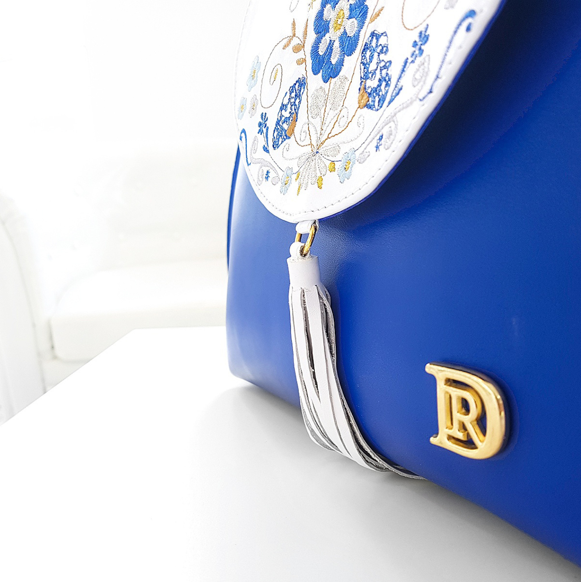 SURI FOLK "KRÁĽOVSKÁ MODRÁ-BIELA"