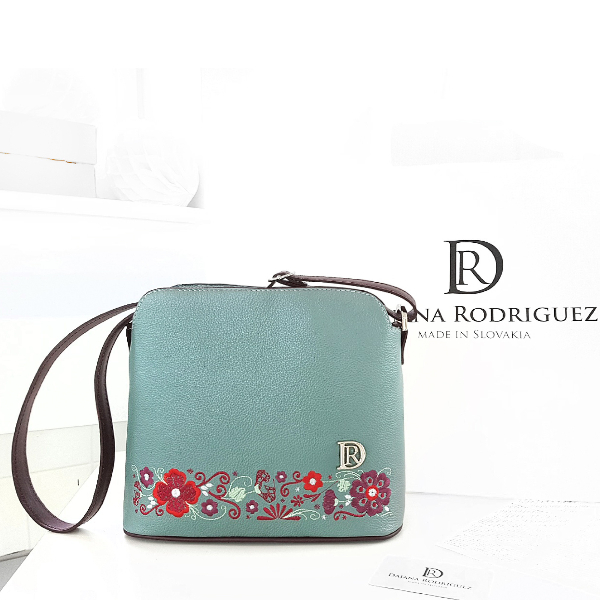 MIA Folk "MENTOLOVÁ-VÍNOVÁ"