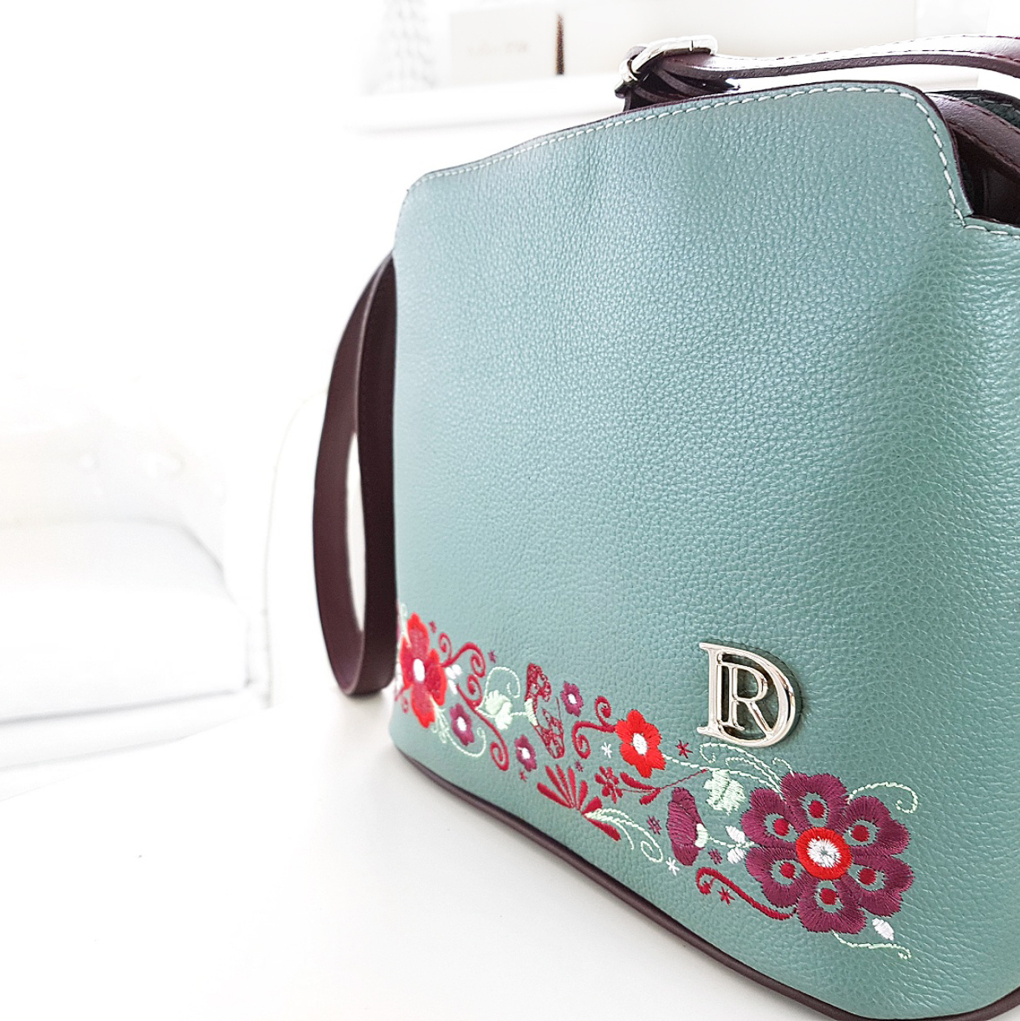 MIA Folk "MENTOLOVÁ-VÍNOVÁ"