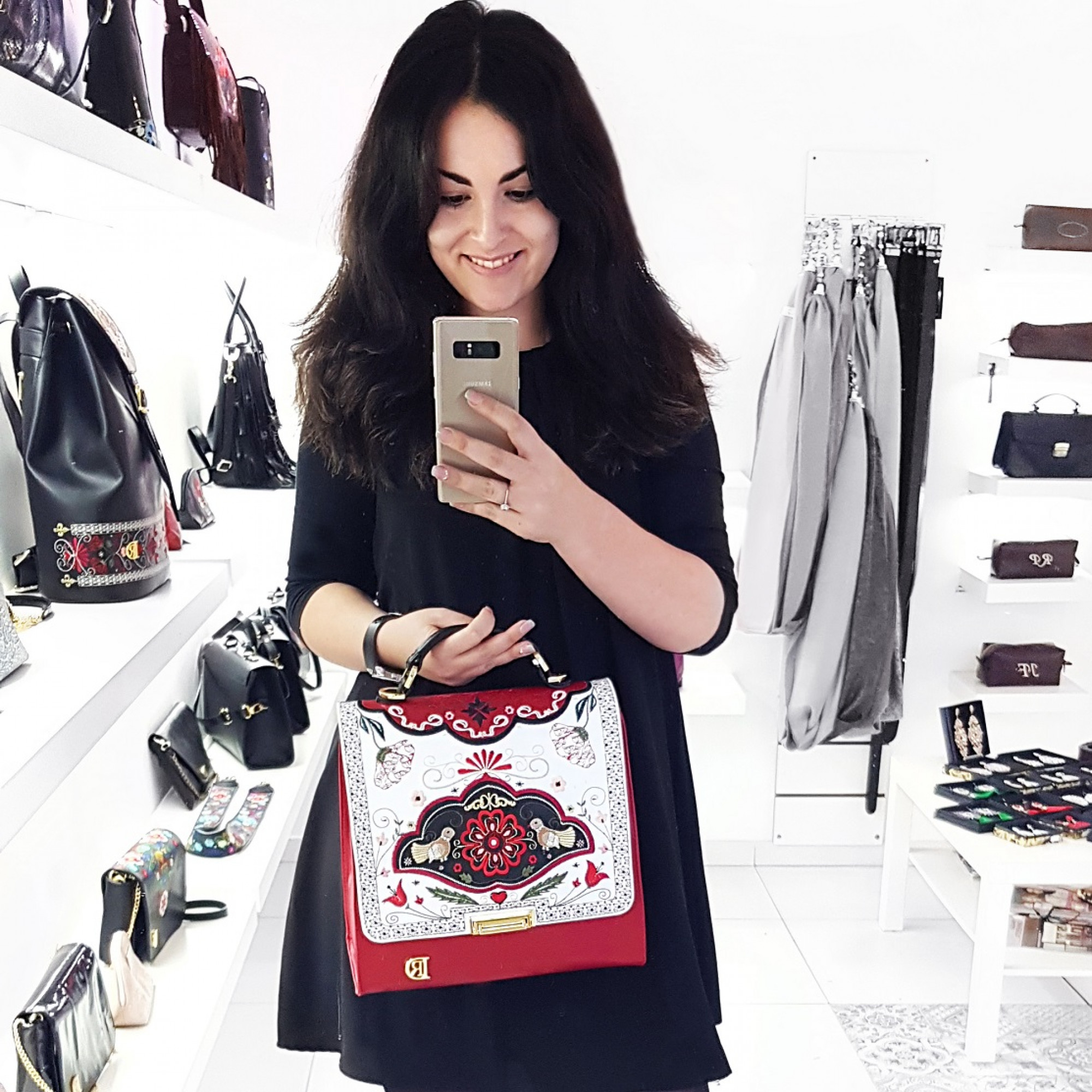 Izabella Srdce Európy "ČERVENÁ"