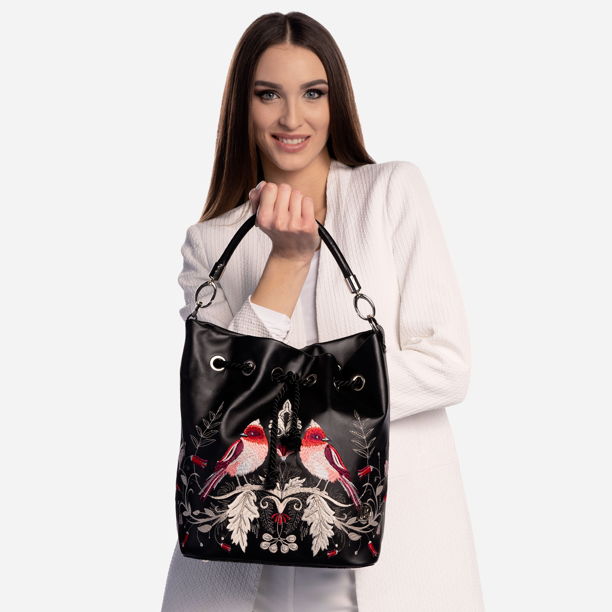 Nina Aurora "ČIERNA"