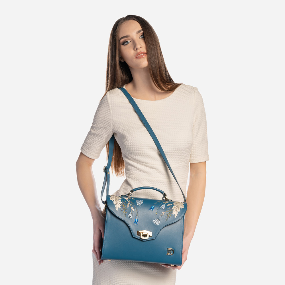 Vivienne Aurora "DIVE"