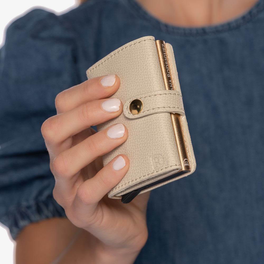 Cardholder Vera "LAMB"