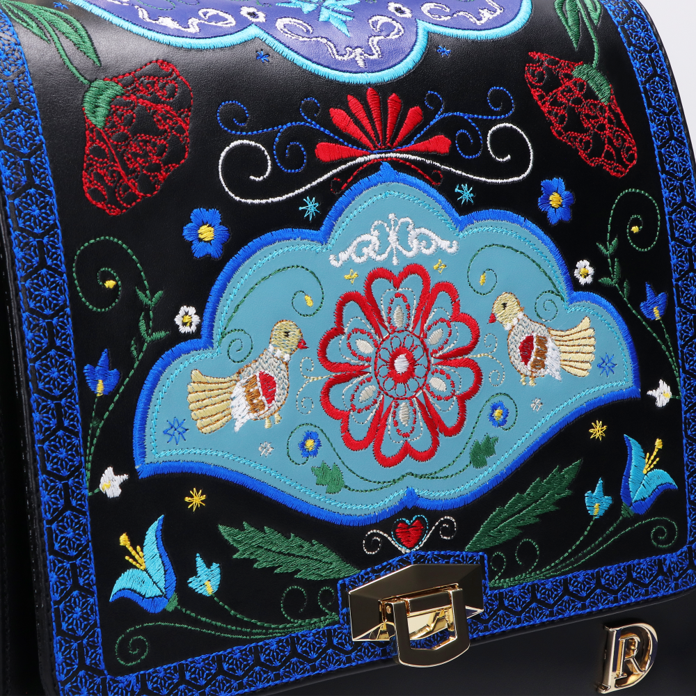 Izabella Srdce Európy "ČIERNA"