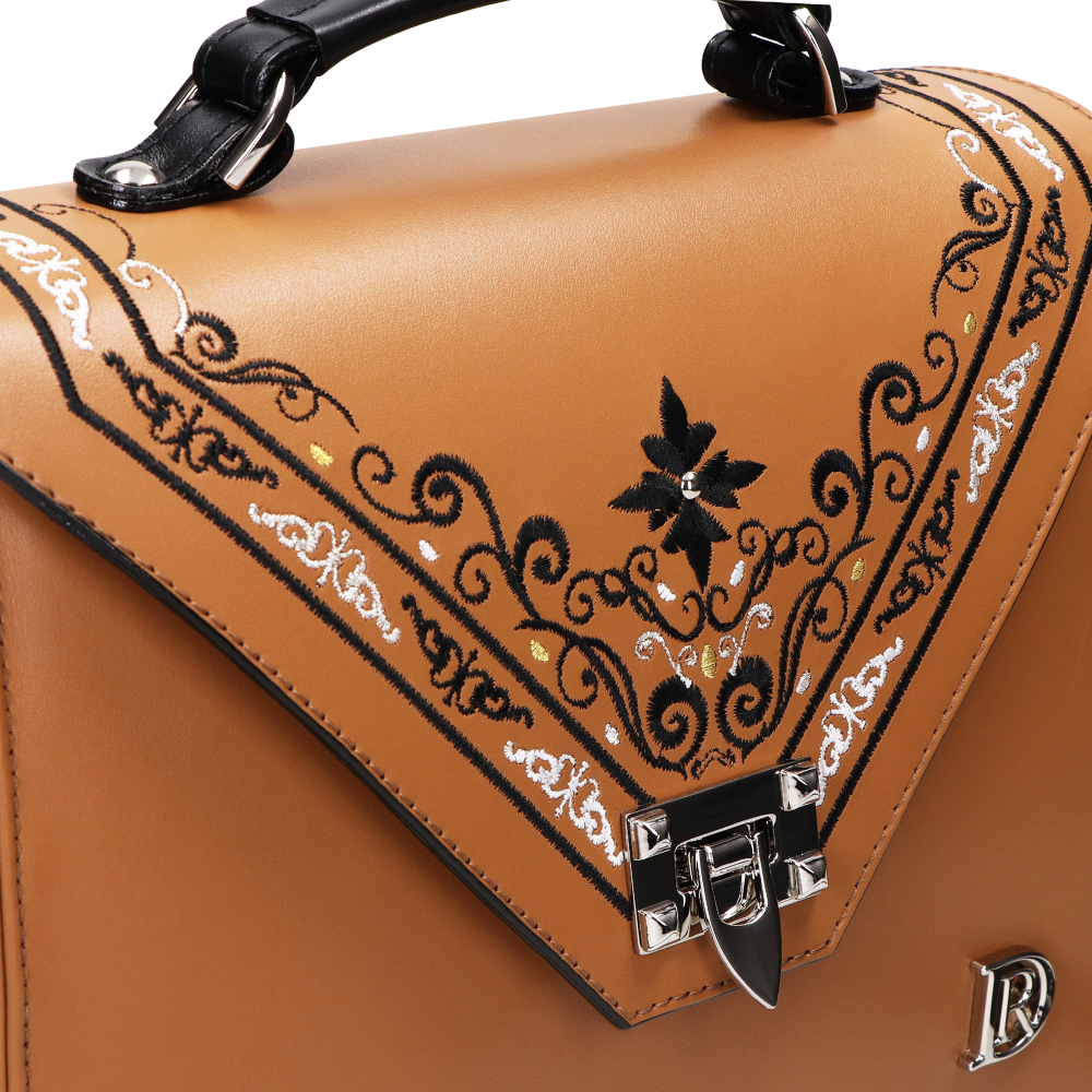 VIVIENNE "Princessa" Brown