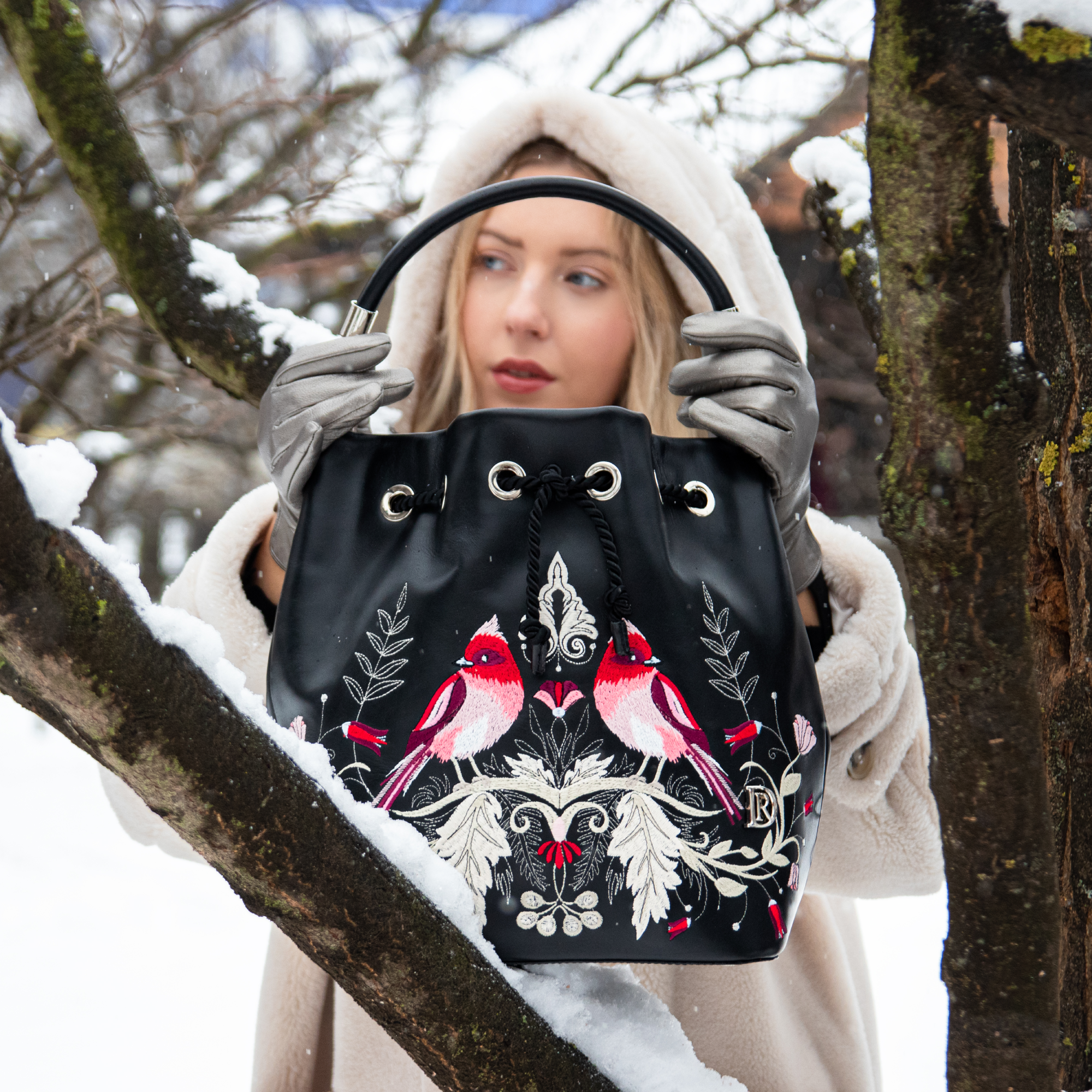 Nina Aurora "ČIERNA"