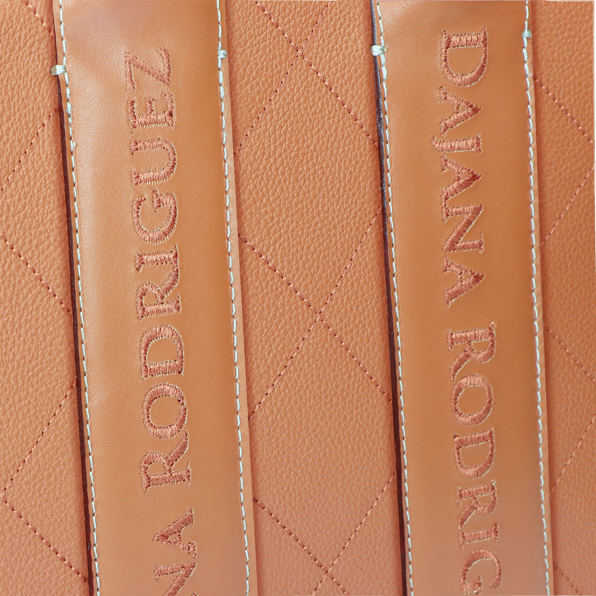 Karin Trinity "Marrón"