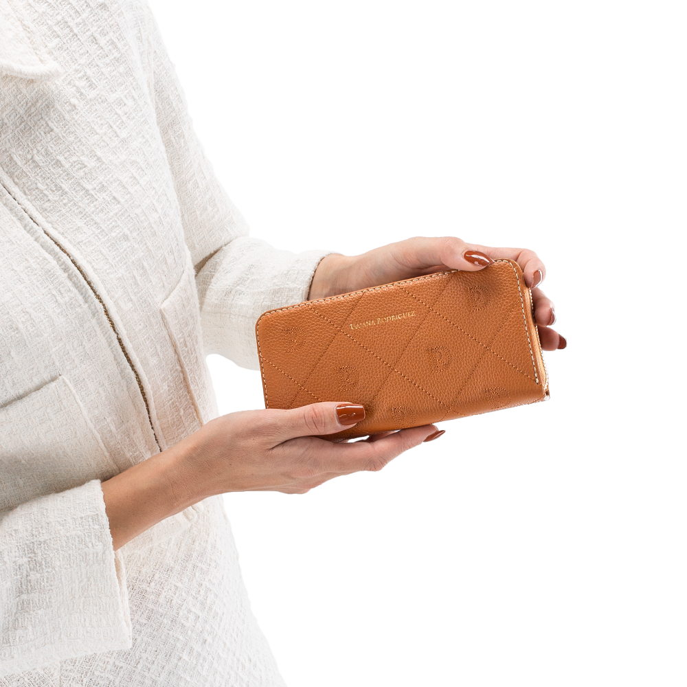 Ariana Trinity "Marrón"