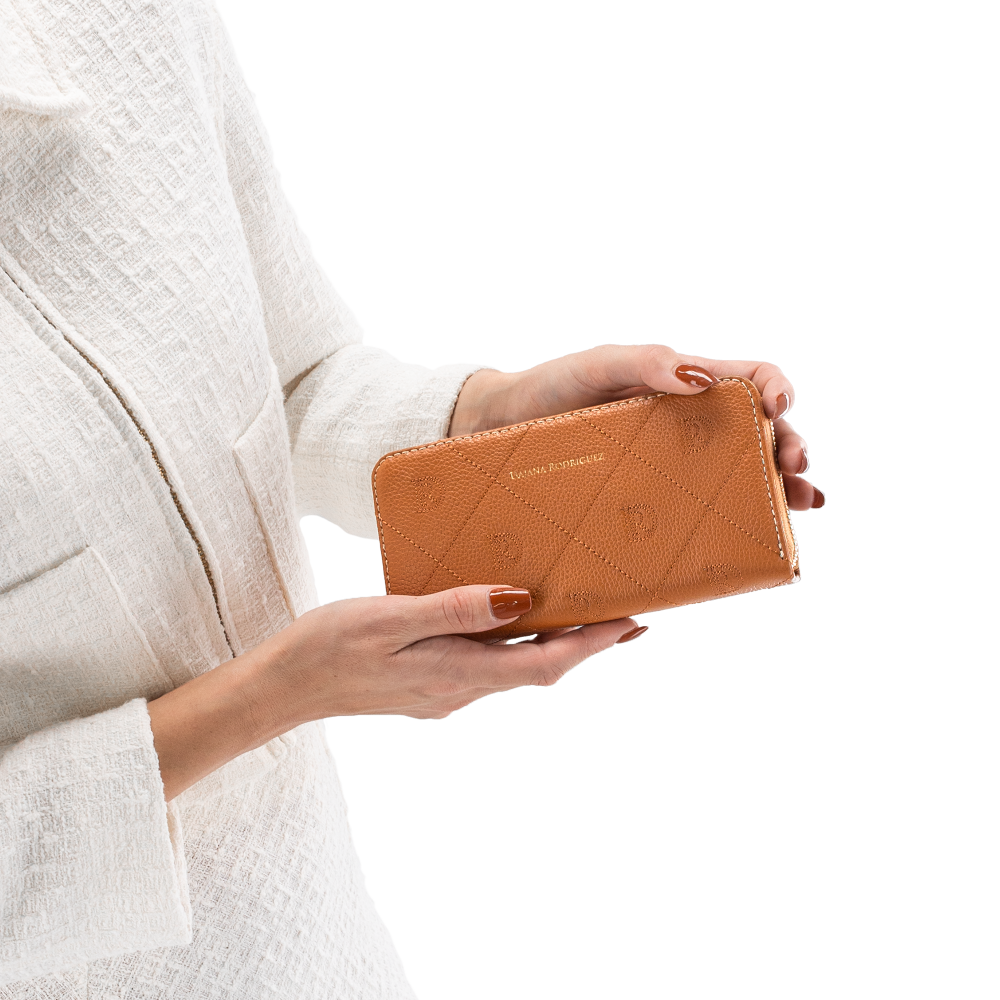 Ariana Trinity "Brown" video