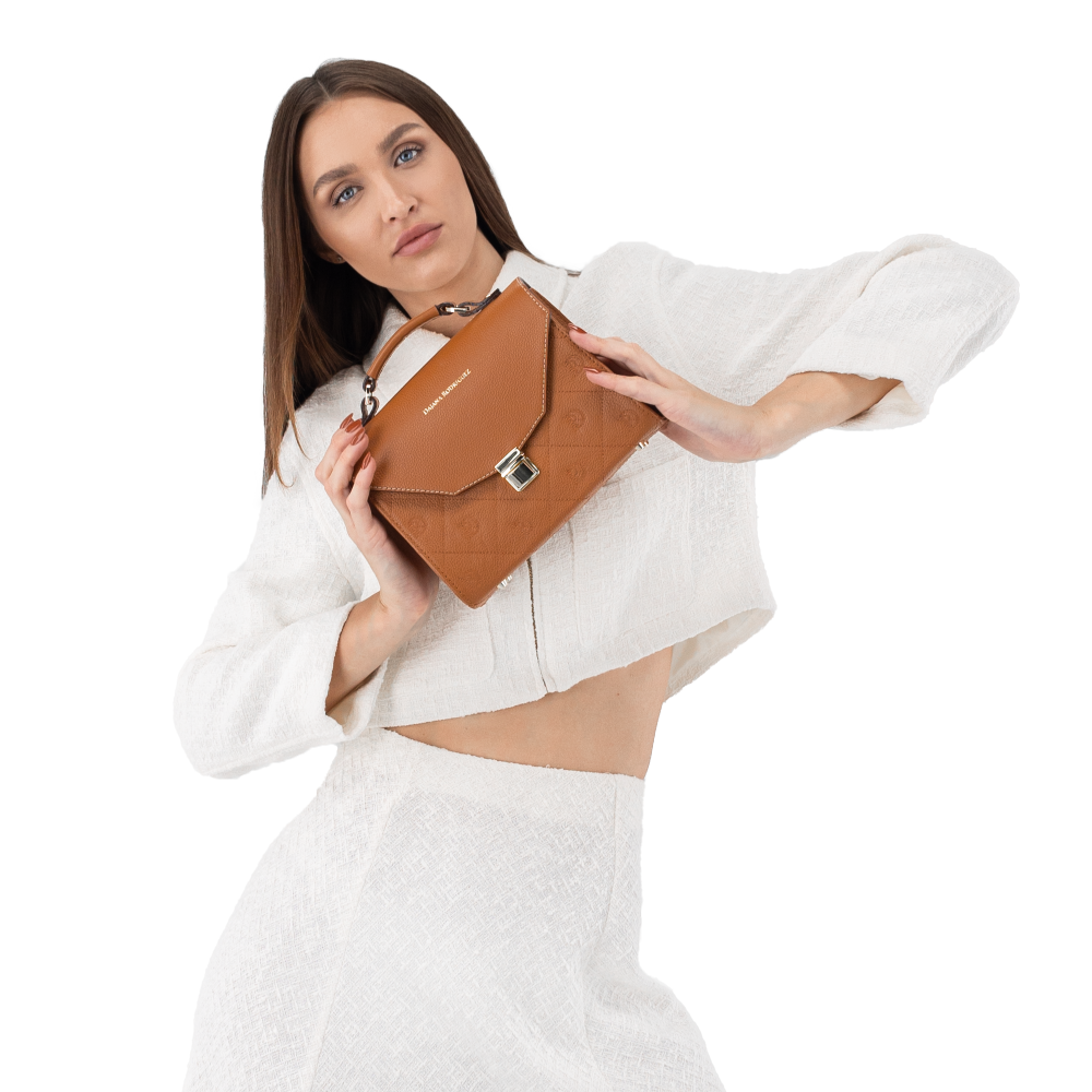 Bella Trinity "Brown" video