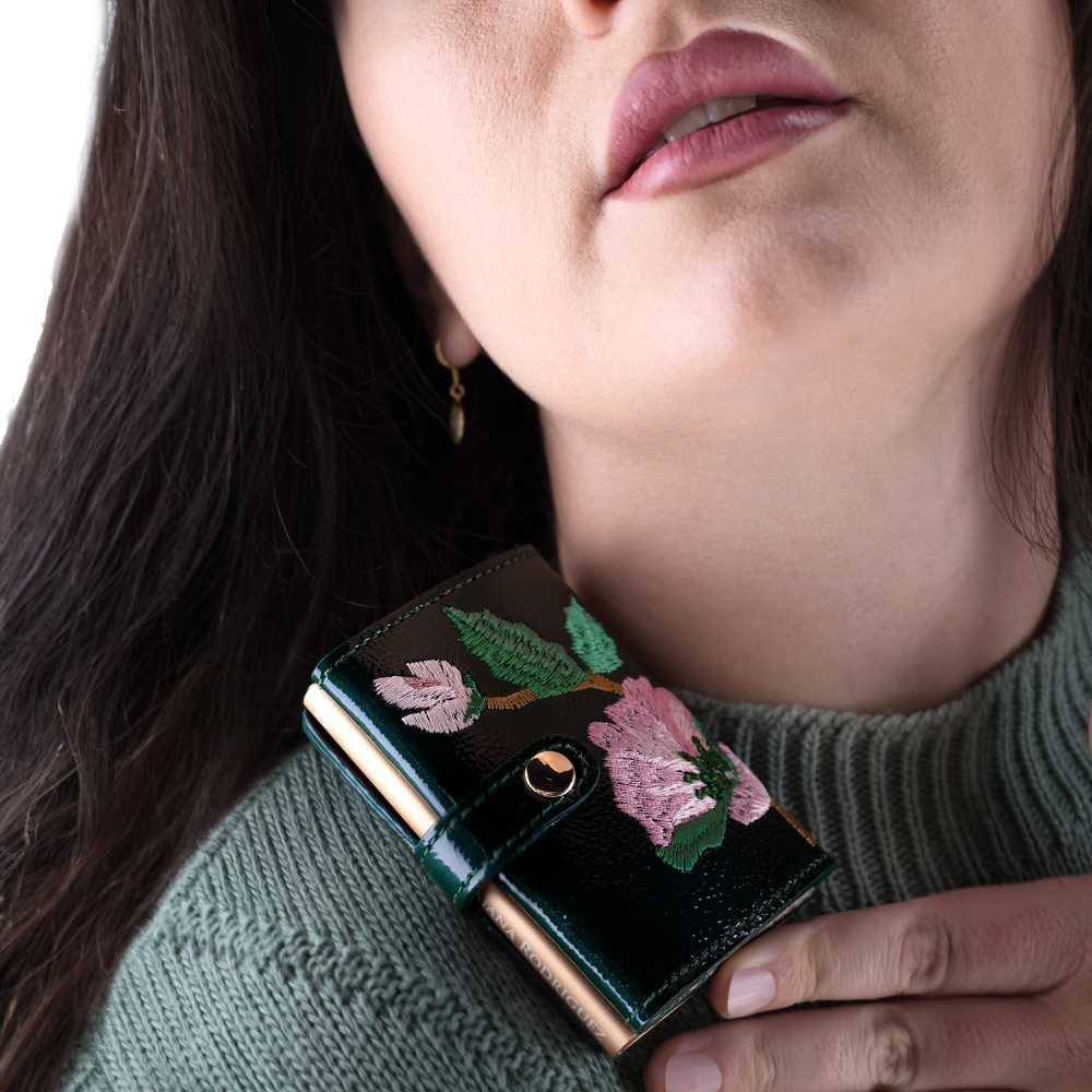 CardHolder Lady D