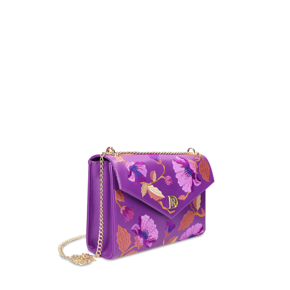 Lara Athos "TMAVOFIALOVÁ"