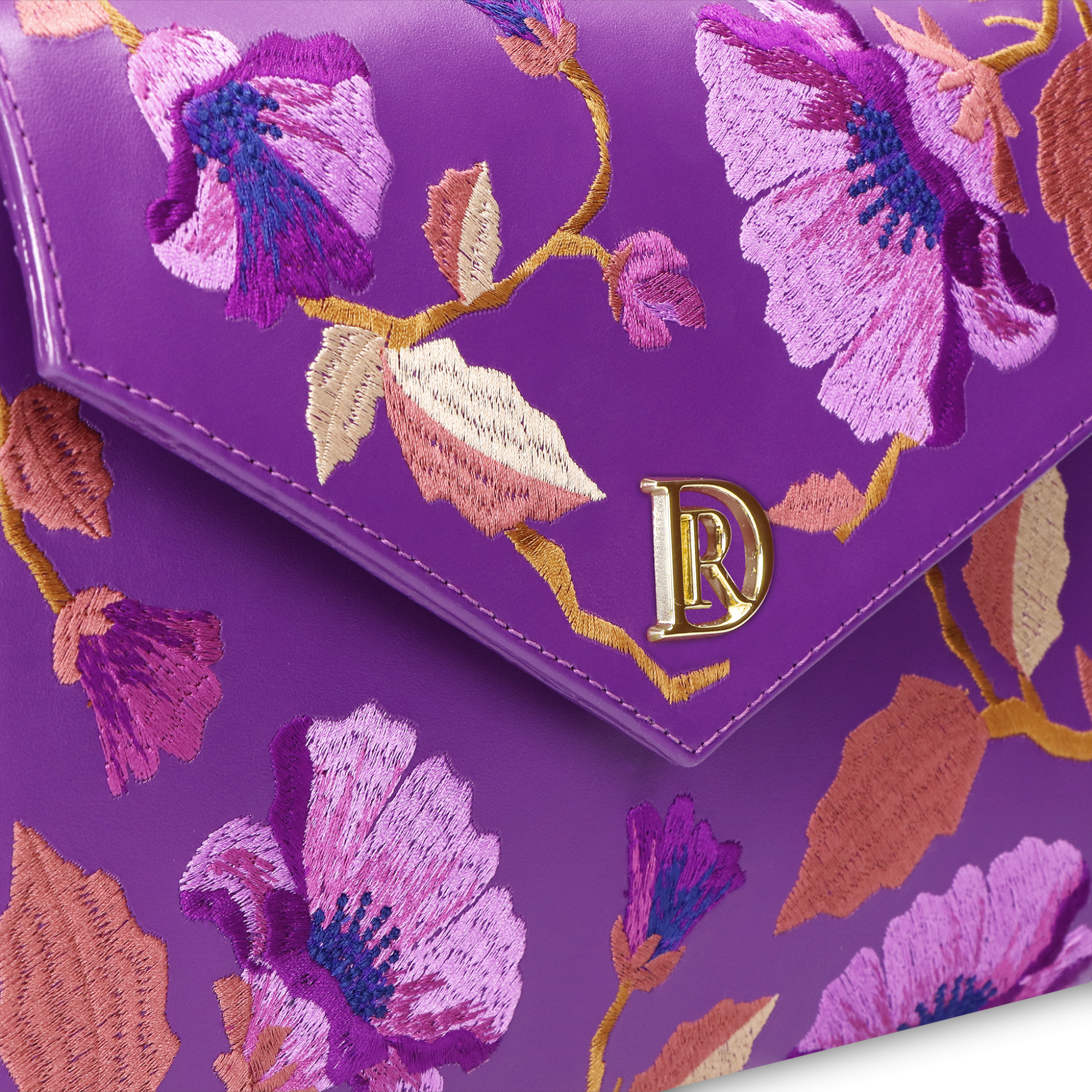 Lara Athos "TMAVOFIALOVÁ"