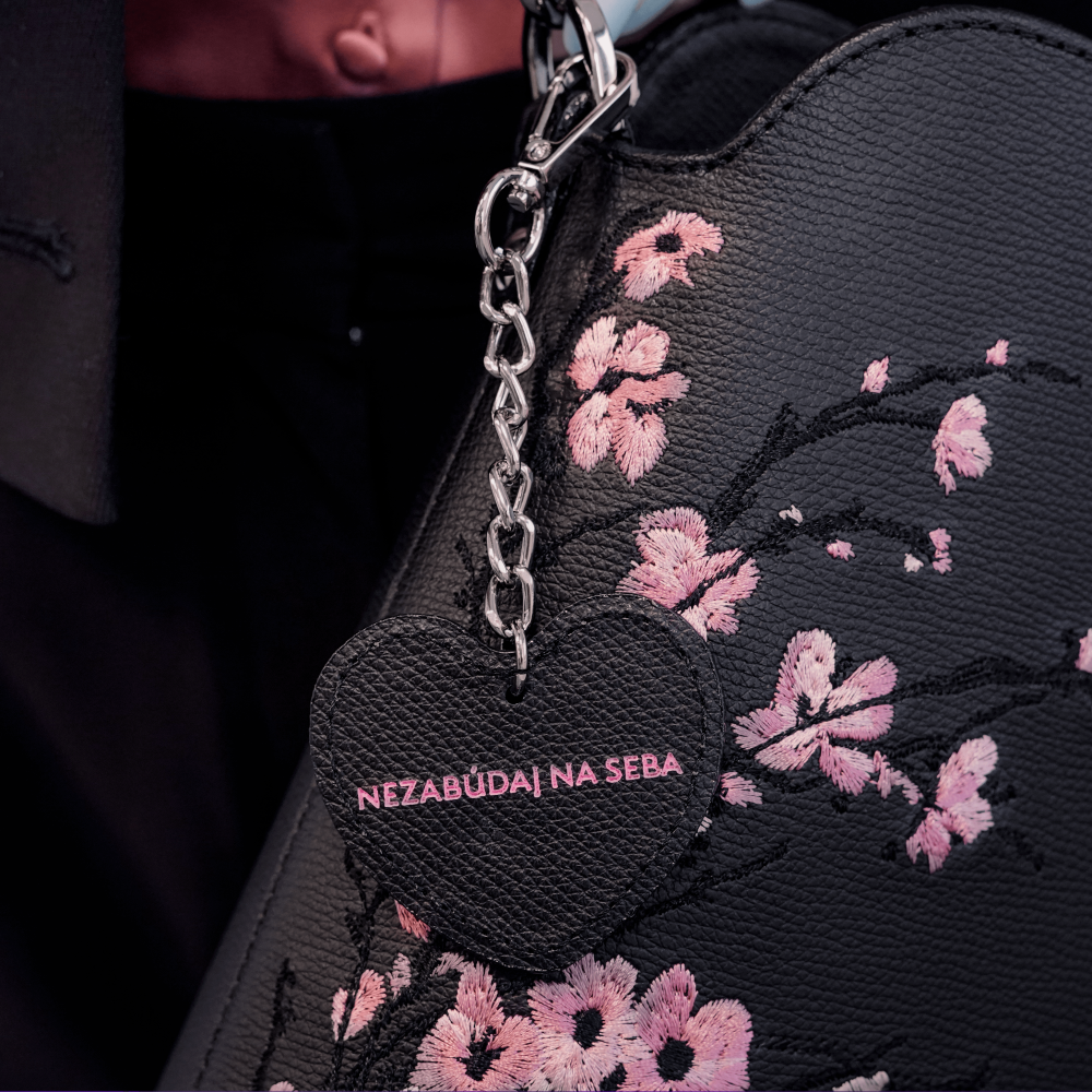 Přívěsek DR X Erika Mokrý