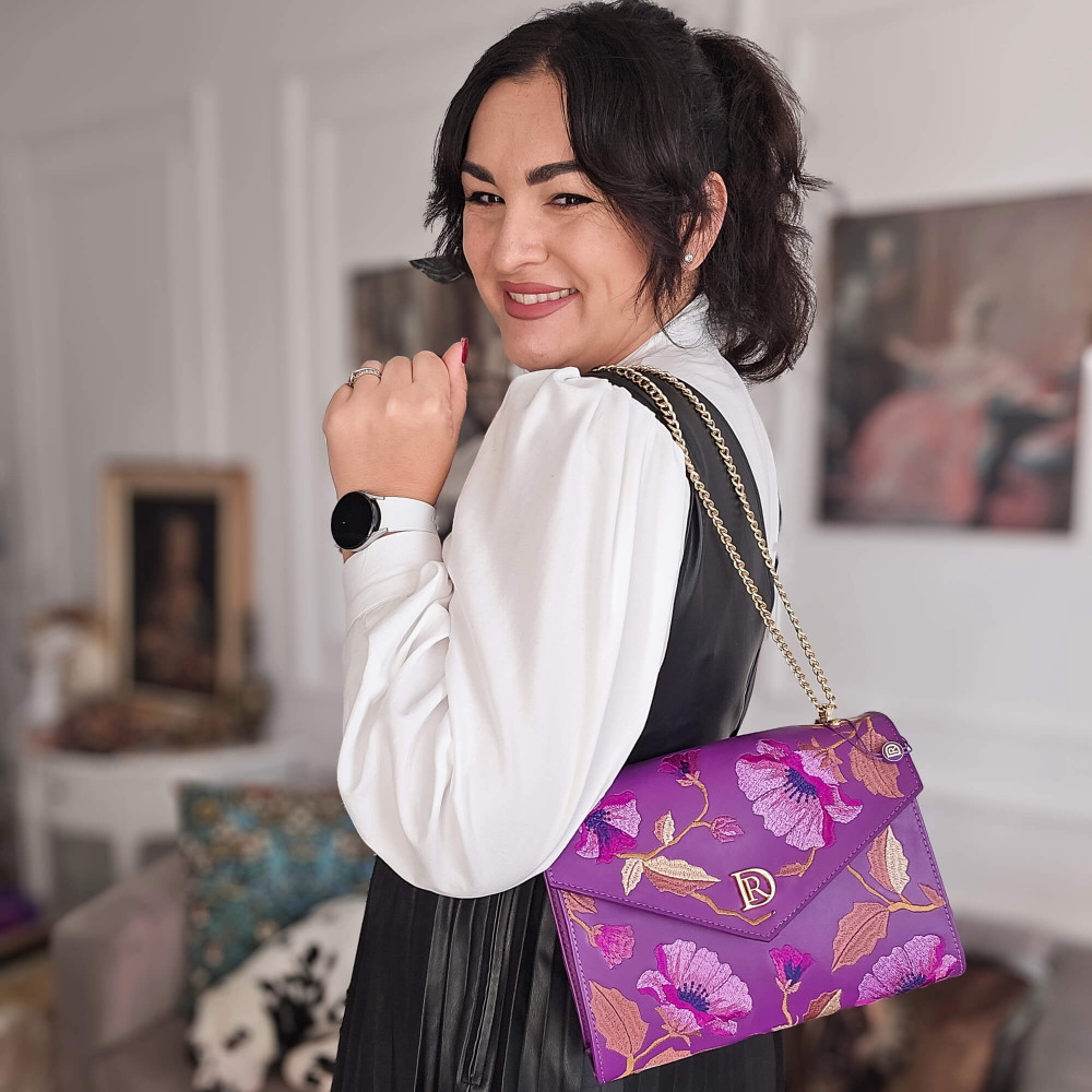 Lara Athos "MORADO OSCURO"