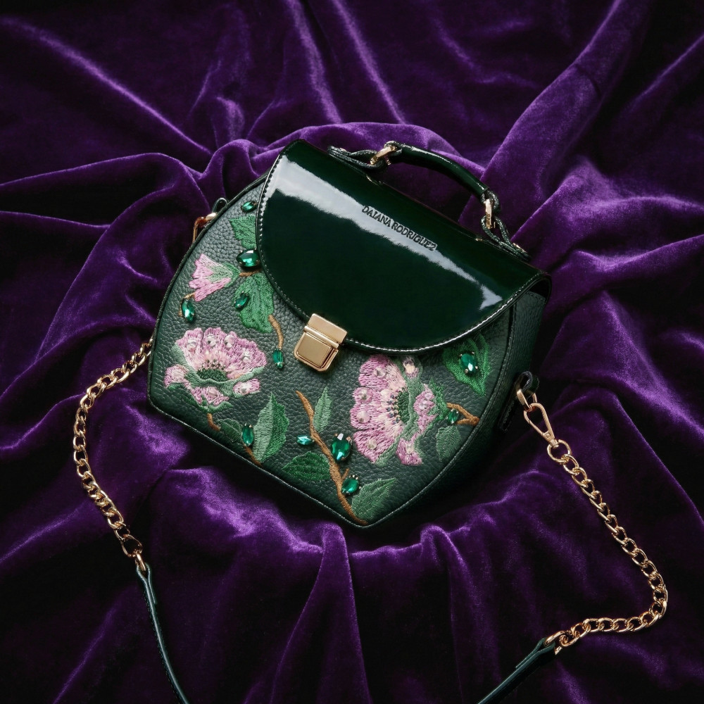 EMA UNICA "Romantic Icon"