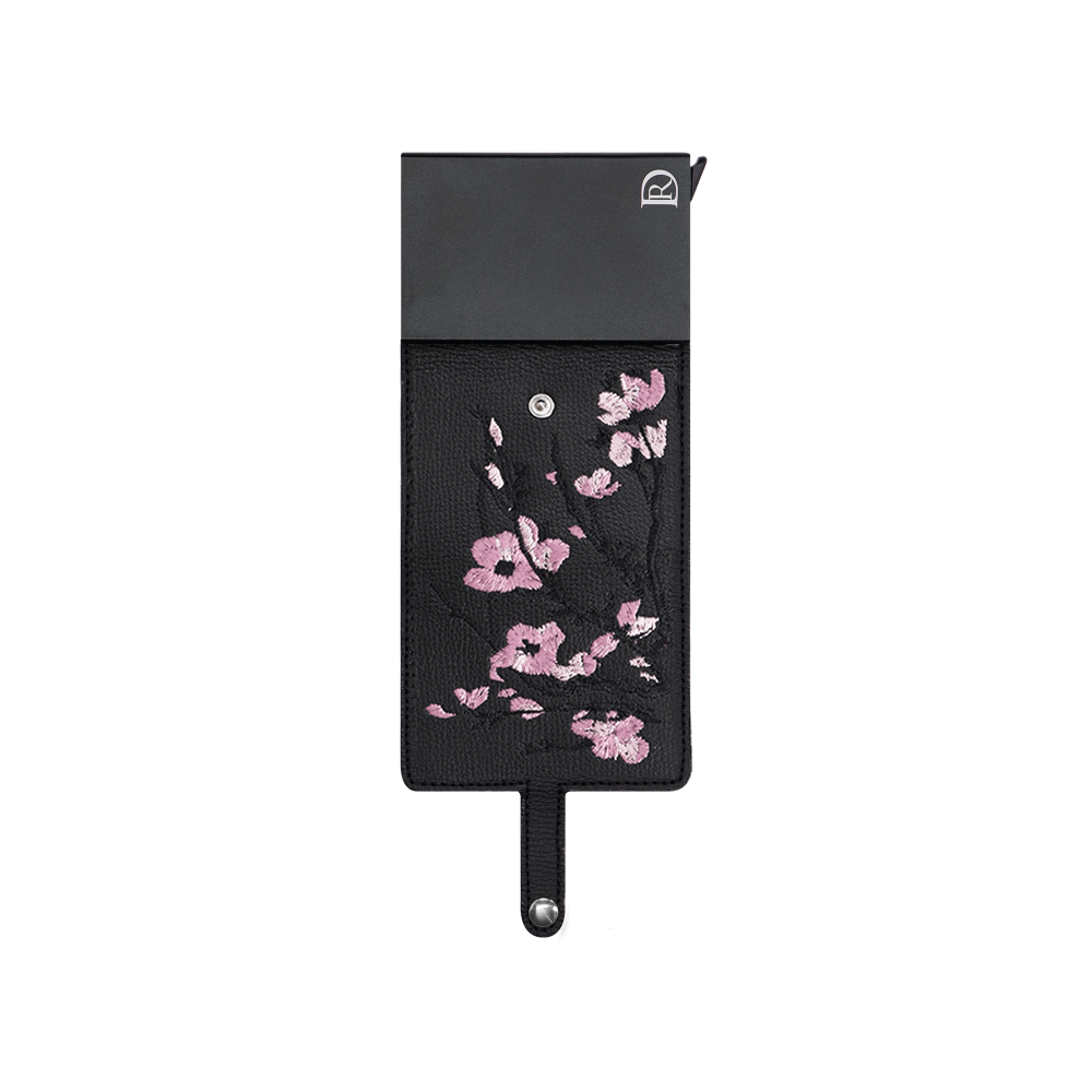 Cardholder DR X Erika Mokrý