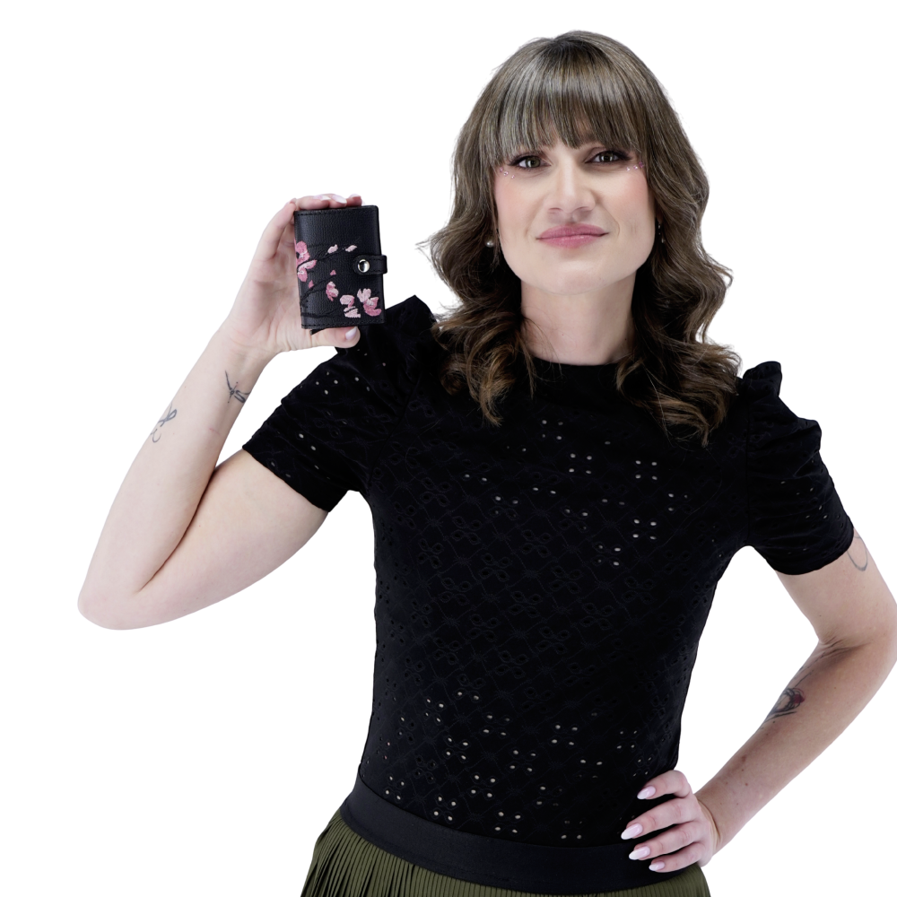 Cardholder DR X Erika Mokrý